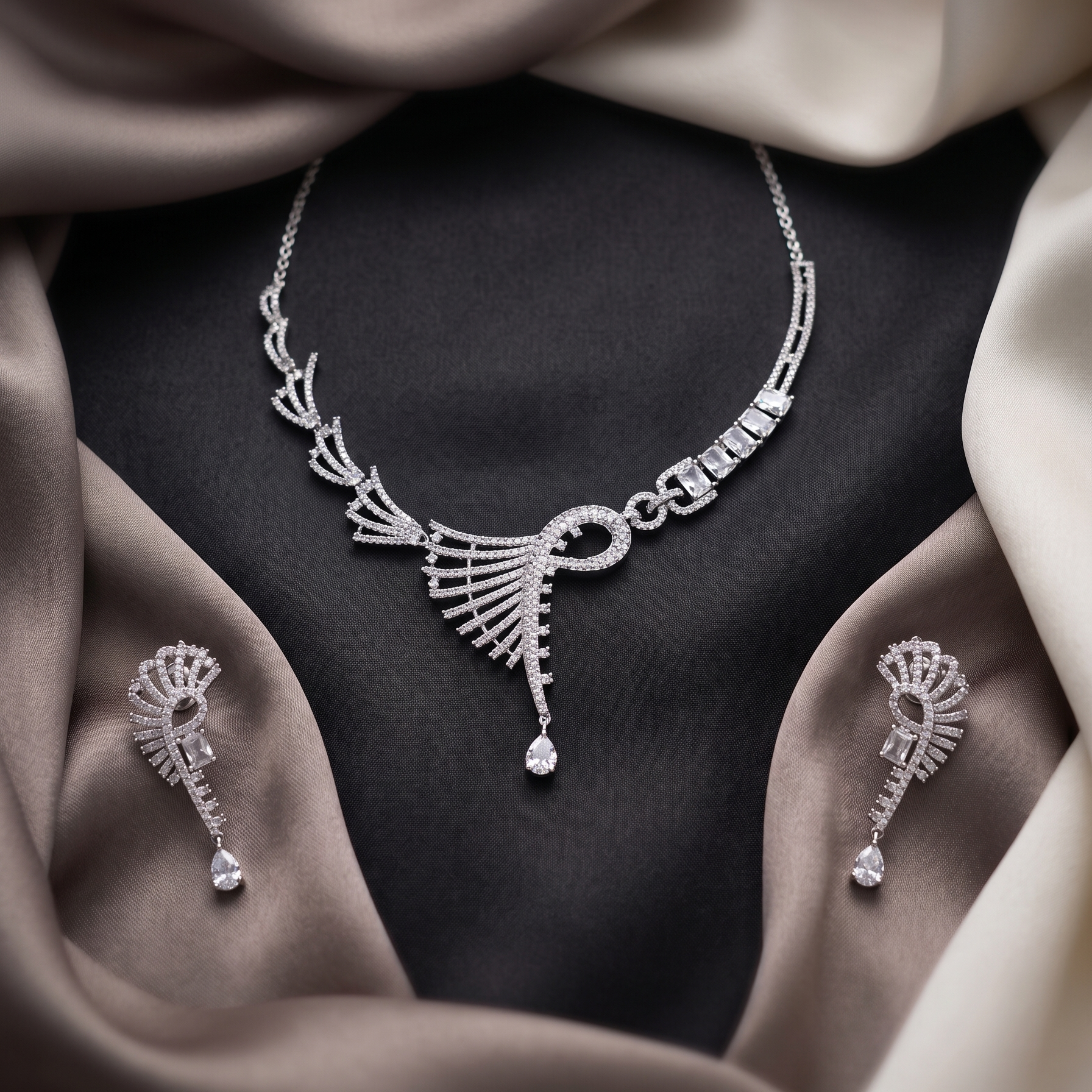 Bold Aura Necklace Set