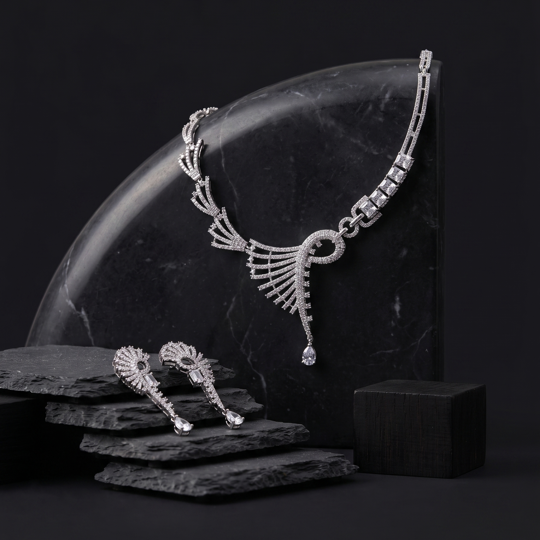 Bold Aura Necklace Set